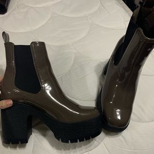 NWOB Platform Chelsea Boots